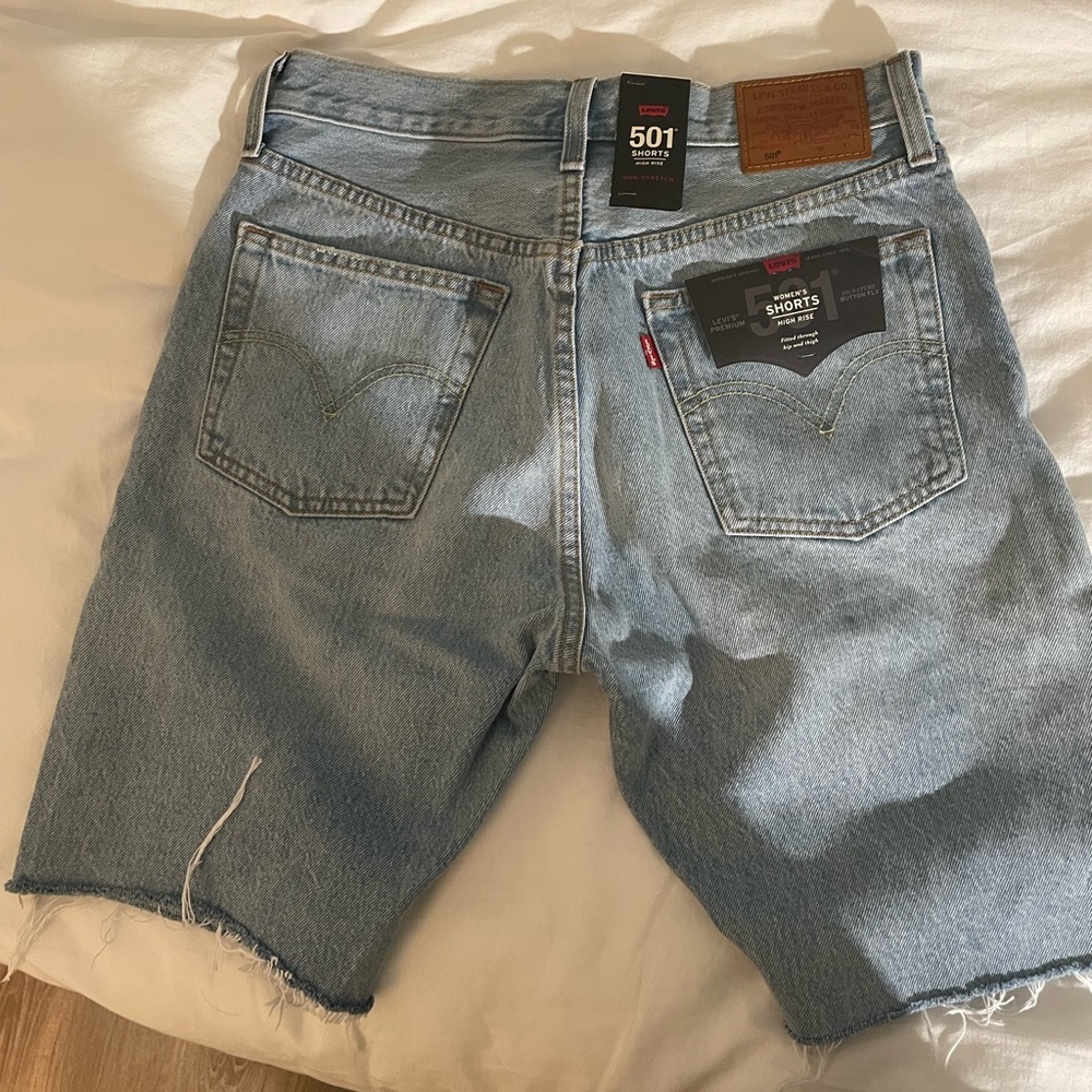 Levis Jean Shorts - Picture 4 of 5